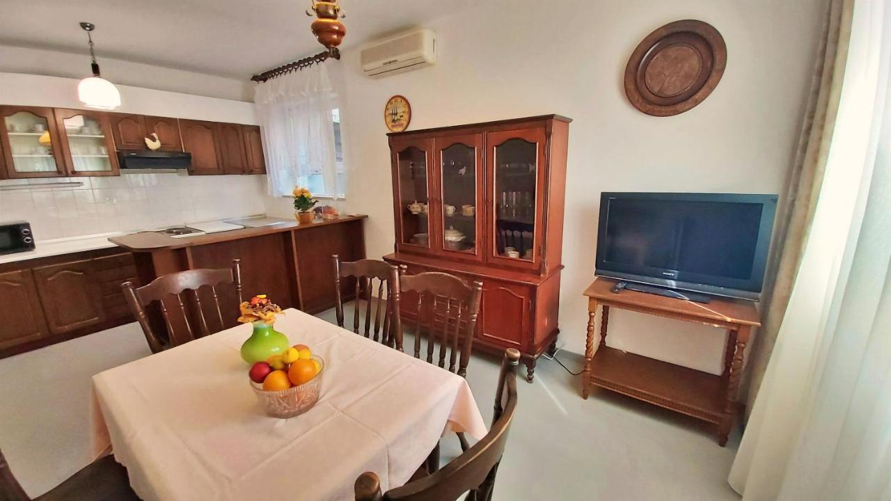Apartment Cedo Оміш Екстер'єр фото