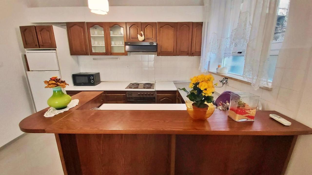 Apartment Cedo Оміш Екстер'єр фото