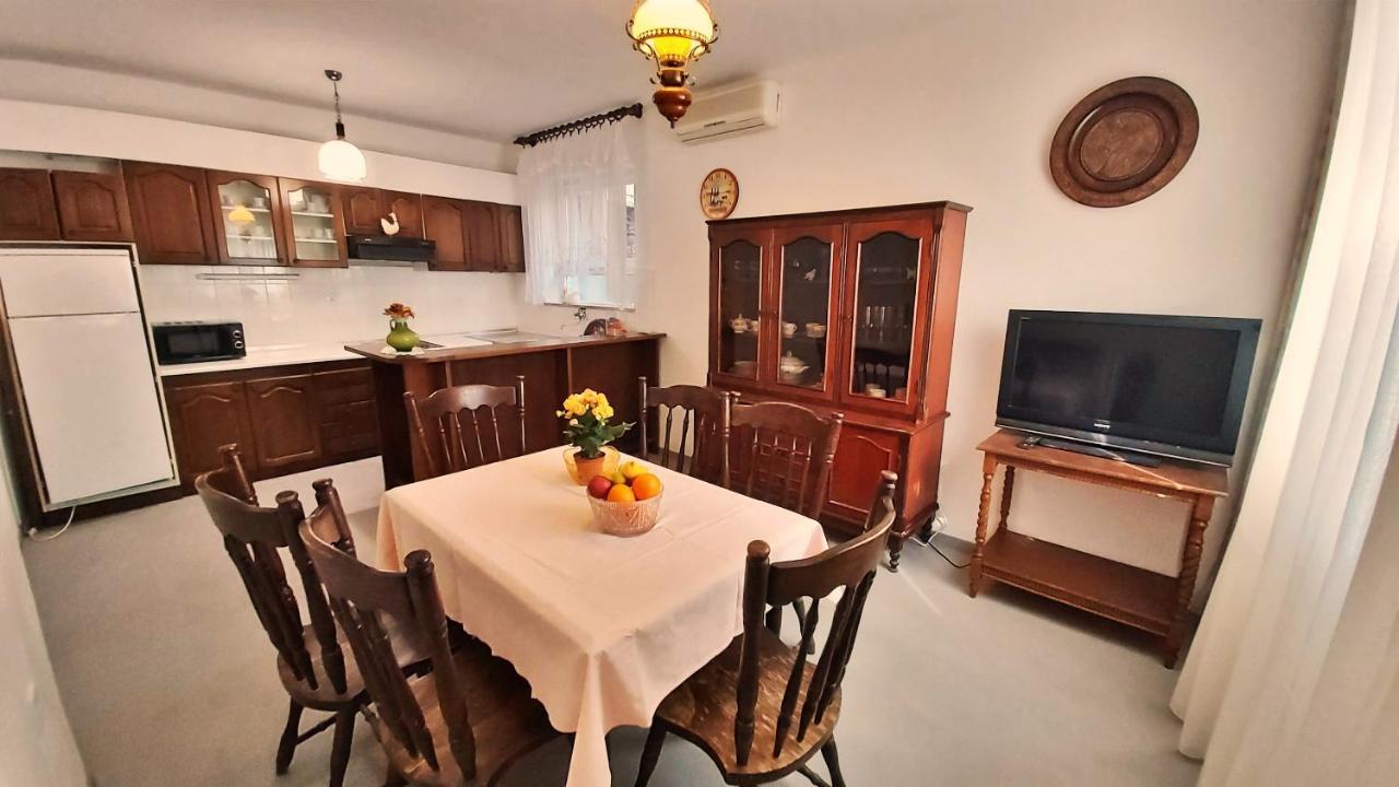 Apartment Cedo Оміш Екстер'єр фото