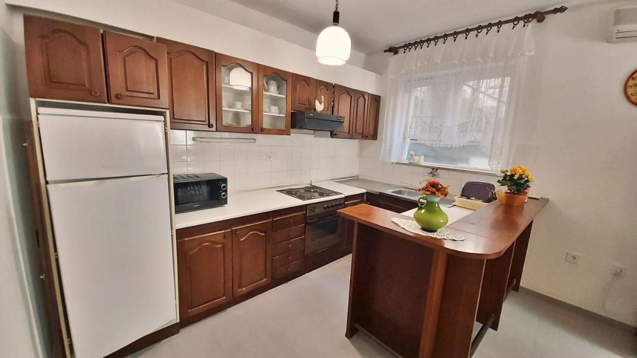 Apartment Cedo Оміш Екстер'єр фото
