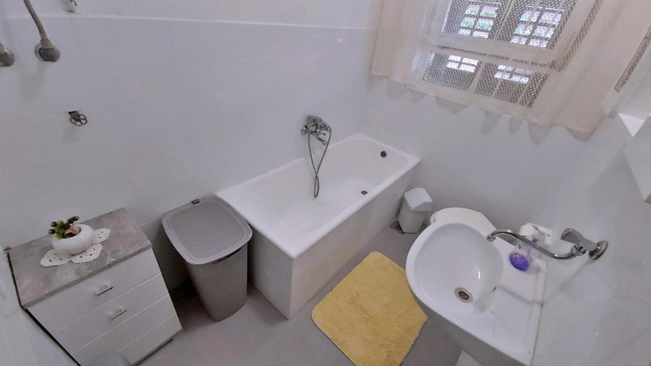 Apartment Cedo Оміш Екстер'єр фото